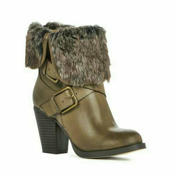 *LAST PAIR 8* Taupe Faux Fur Buckle Heeled Bootie - Picture 2 of 5